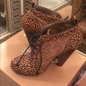 Leather, calfskin, leopard print, booties.